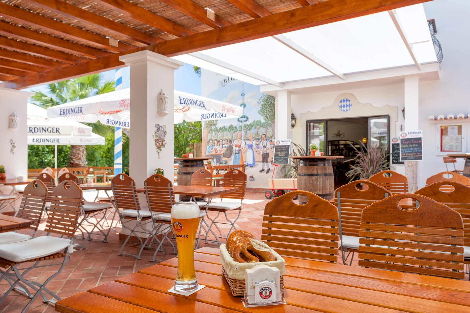 Vila Vita Biergarten - Authentic Beer Garden in Porches, Algarve.